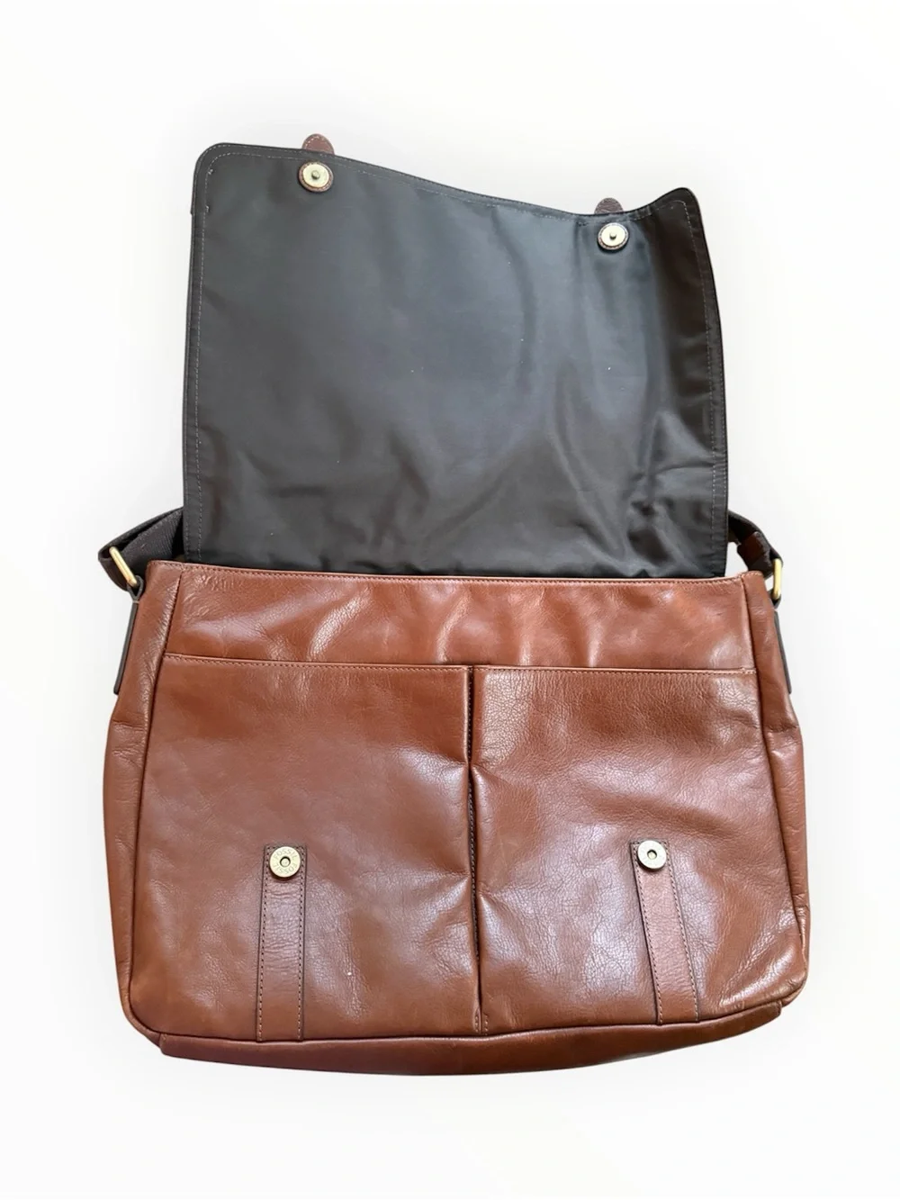 Fossil Travis Leather Messenger Bag in brown leather.